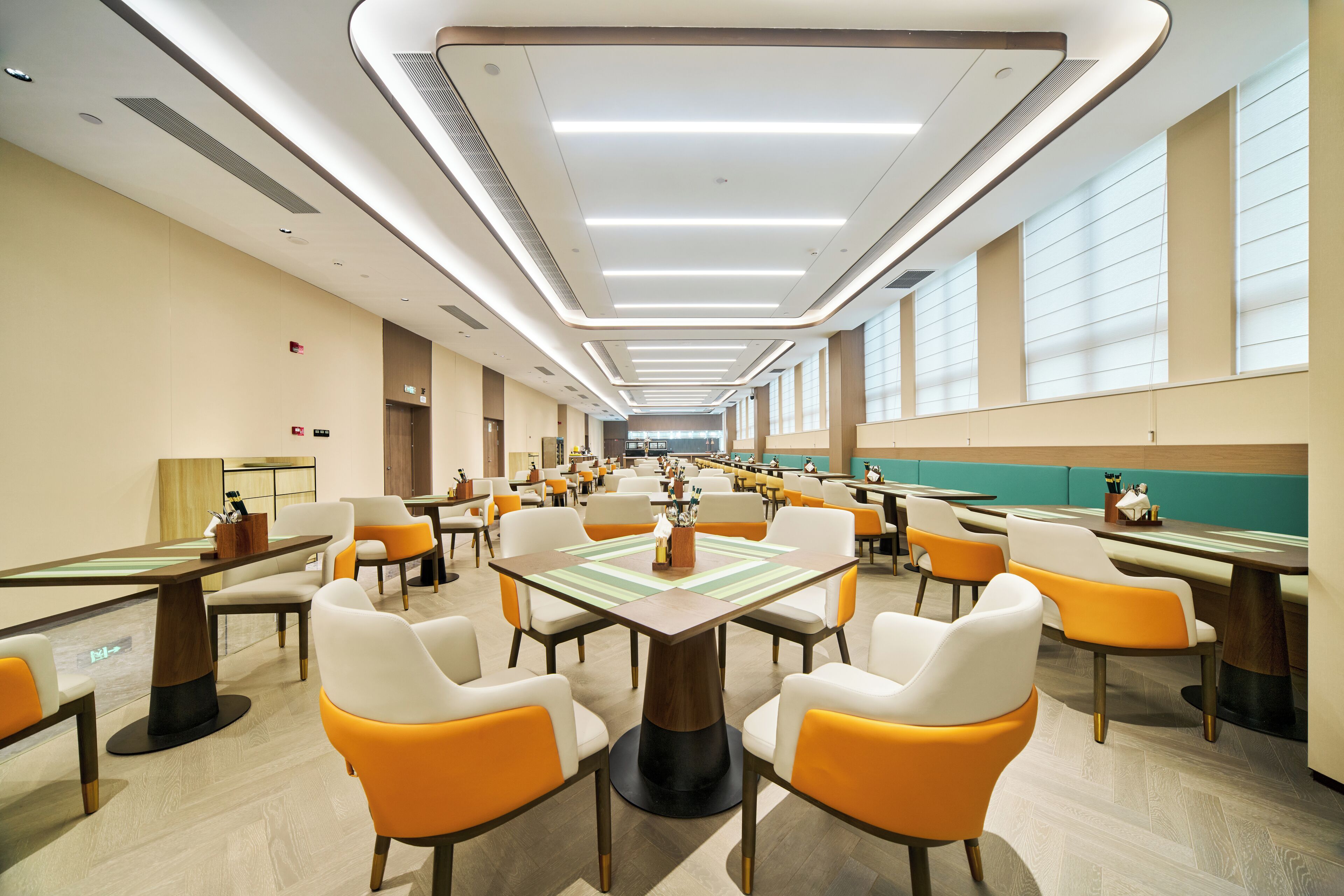 Daily buffet breakfast (CNY 68 per person)