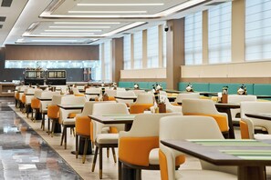 Tägliches Frühstücksbuffet gegen Gebühr