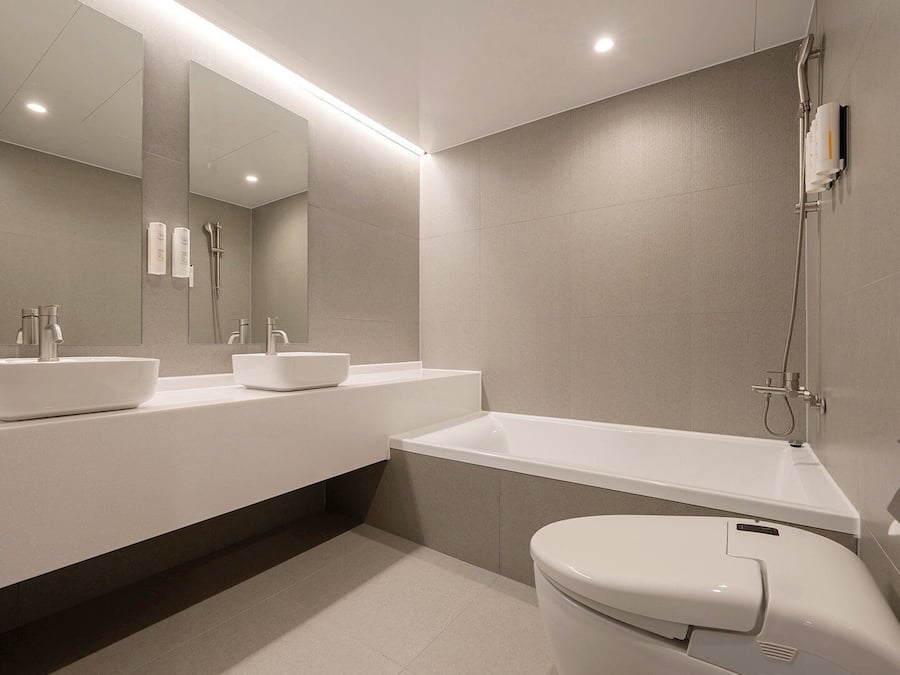 Dongbaek Signature Suite Room | Bathroom | Hair dryer, bathrobes, slippers, bidet