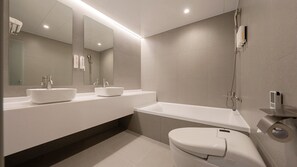 Dongbaek Signature Suite Room | Bathroom - From H Dongbaek Hotel by kwon Cheonan Seongjeong (Cheonan)
