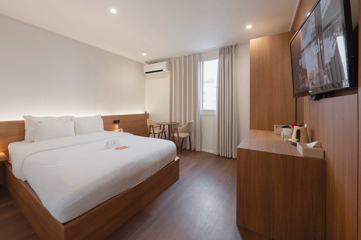 Dongbaek Standard Room | Bộ đồ giường cao cấp, màn/rèm cản sáng, phòng cách âm 