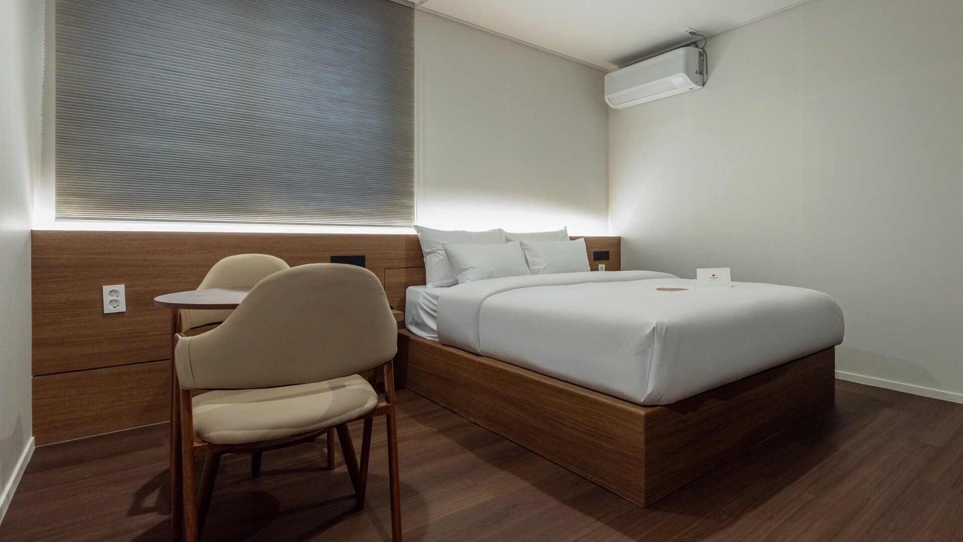 Dongbaek Standard Room | Hochwertige Bettwaren, individuell eingerichtet, Verdunkelungsvorhänge