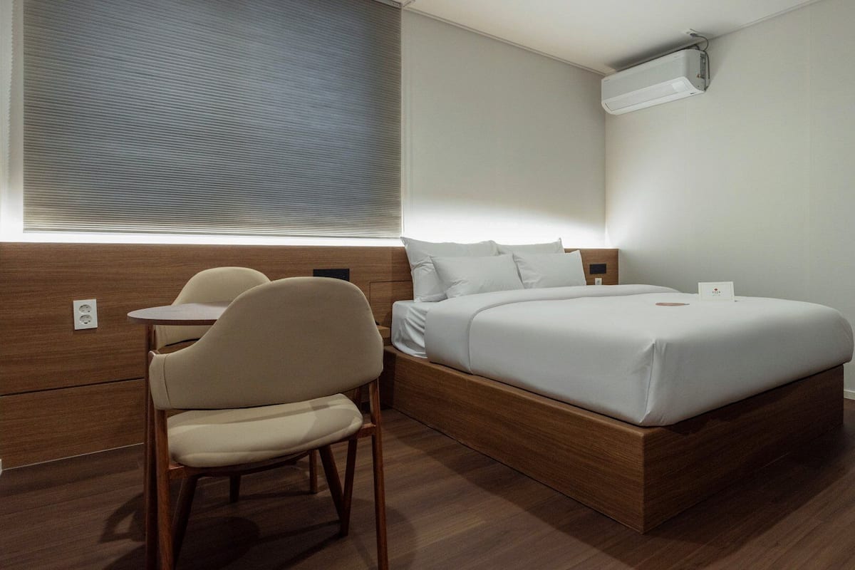 Dongbaek Standard Room | Hochwertige Bettwaren, individuell eingerichtet, Verdunkelungsvorhänge