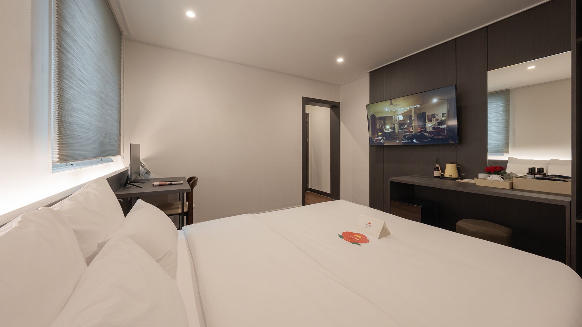 Dongbaek Business Room | Premium bedding, individually furnished, blackout curtains