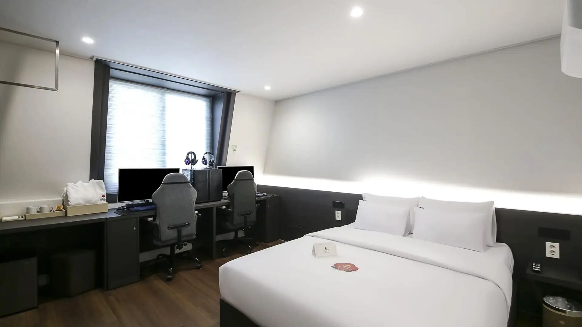 Dongbaek RX6600 Gaming Room | Bộ đồ giường cao cấp, trang bị nội thất với thiết kế riêng biệt 