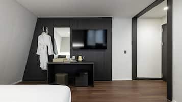 Dongbaek Business Room | Premium bedding, individually furnished, blackout drapes, soundproofing