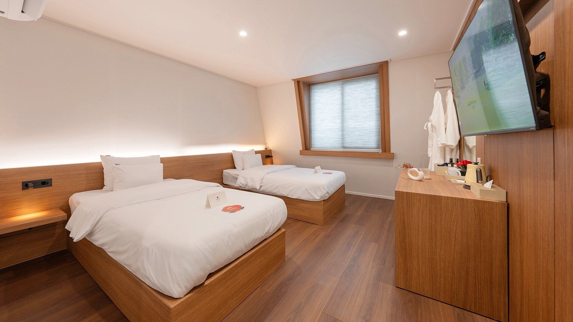 Dongbaek Twin Room | Premium-sengetøj, individuelt design, individuel indretning
