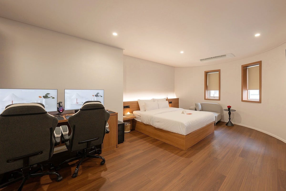 Dongbaek Signature Suite Room | Bộ đồ giường cao cấp, màn/rèm cản sáng, phòng cách âm 