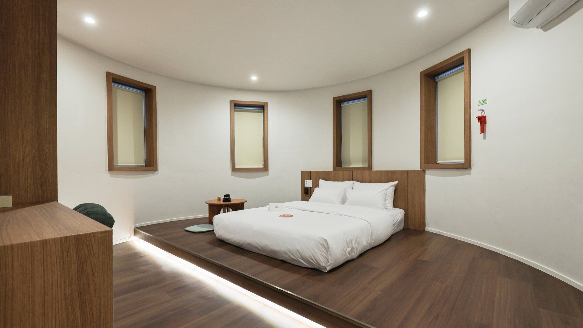 Dongbaek Wellness Tea Room | Bộ đồ giường cao cấp, trang bị nội thất với thiết kế riêng biệt 