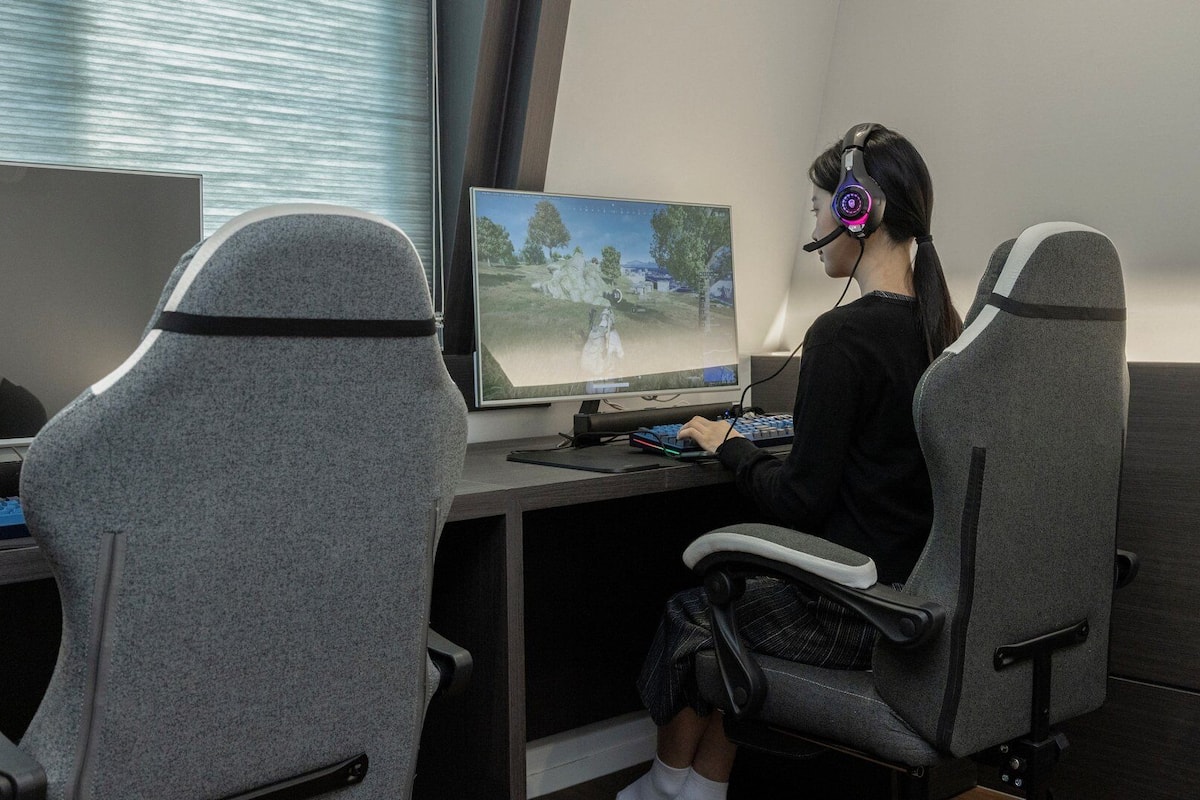 Dongbaek RX6600 Gaming Room | Hochwertige Bettwaren, individuell eingerichtet, Verdunkelungsvorhänge