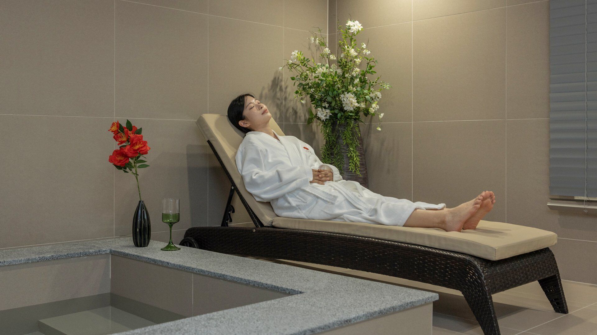 Dongbaek Signature Spa Room | Premium bedding, individually furnished, blackout drapes, soundproofing