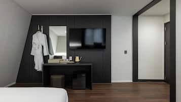 Dongbaek Business Room | Premium bedding, individually furnished, blackout drapes, soundproofing