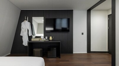 From H Dongbaek Hotel by kwon Cheonan Seongjeong