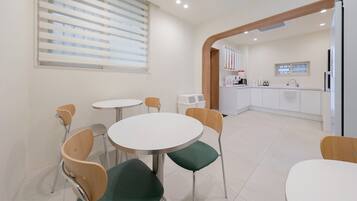 Snack bar