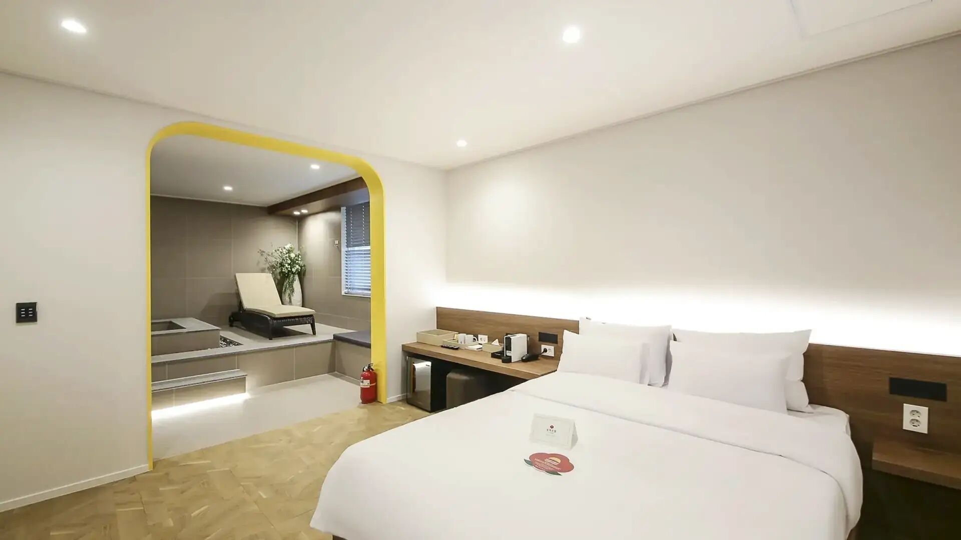 Dongbaek Signature Spa Room | Premium bedding, individually furnished, blackout curtains