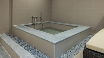 Dongbaek Signature Spa Room | Premium bedding, individually furnished, blackout drapes, soundproofing