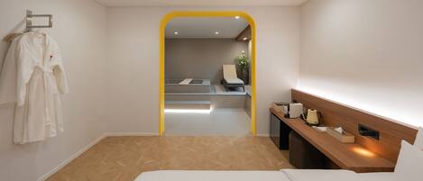 Standaard tweepersoonskamer | Luxe beddengoed, individueel gemeubileerd, verduisterende gordijnen