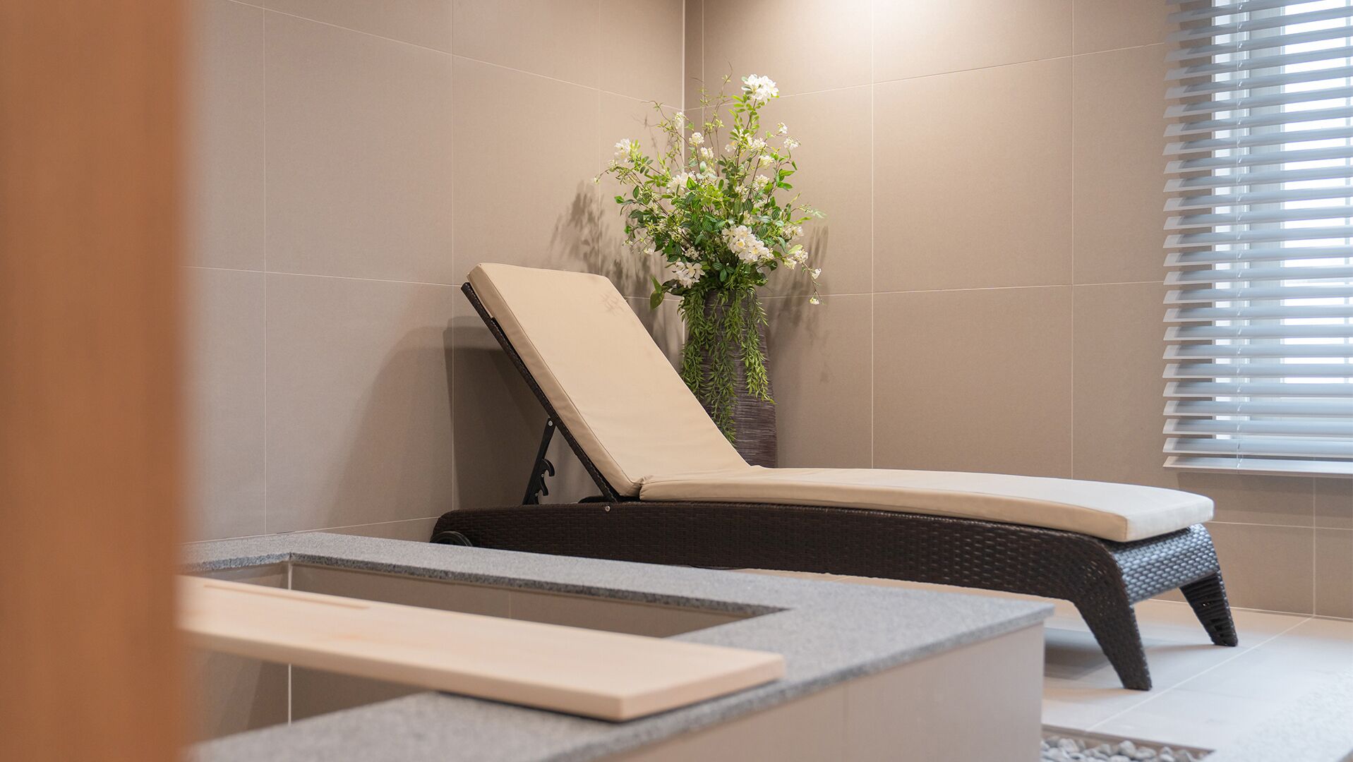 Dongbaek Signature Spa Room | Premium bedding, individually decorated, individually furnished