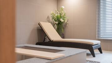 Dongbaek Signature Spa Room | Premium bedding, individually decorated, individually furnished