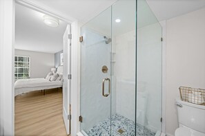 Shower, hair dryer, towels, toilet paper - Luxury 3BR Condo, Prime Location, Close to Beach (Naples)