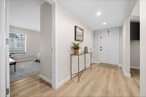 Interior - Luxury 3BR Condo, Prime Location, Close to Beach (Naples)