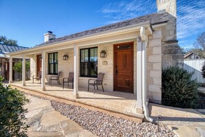 The Betty | Garden view - Blacksmith Quarters (Fredericksburg)