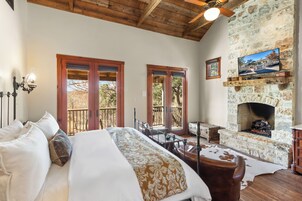 The Max | Iron/ironing board, free WiFi