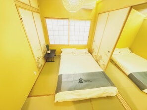 Living area - SUNSHINE HOUSE (Osaka)