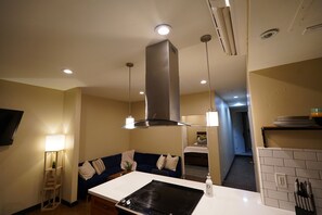 Interior - Cozy 1-bedroom townhome in charming Downtown Sacramento private hot tub (Sacramento)