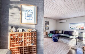 Smart TV, fireplace - Amazing home in Middelfart with WiFi (Middelfart)