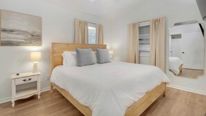 Room - Cottage on Camden 8 - Downtown! (Stuart)