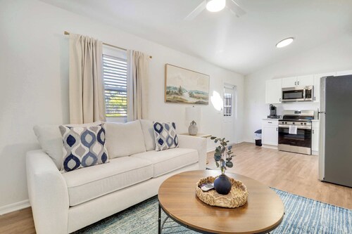 Cottage on Camden 8 - Downtown!