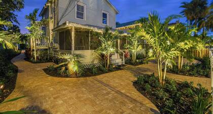 Cottage on Camden 8 - Downtown!