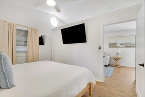 Tabla de planchar con plancha, wifi, ropa de cama