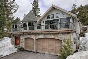 Exterior - Winding Creek Lodge!  4 BR / 4BA & Hot Tub! (Tahoe City)