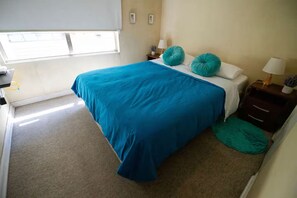 Silitysrauta/-lauta, Wi-Fi, vuodevaatteet