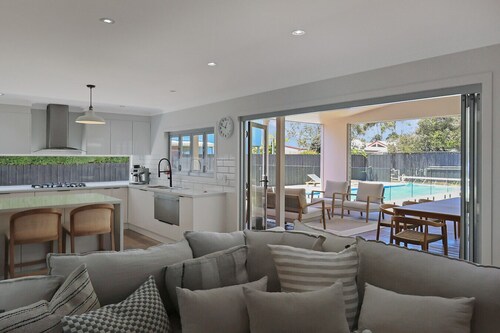 Pool House Barwon Heads 4 bedroom, 2 bathroom, sleeping 8, Heated Pool