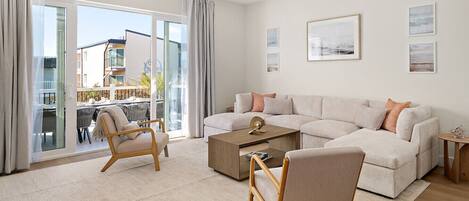 電視、足球機、書籍