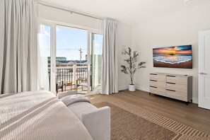 Desk, iron/ironing board, WiFi, bed sheets