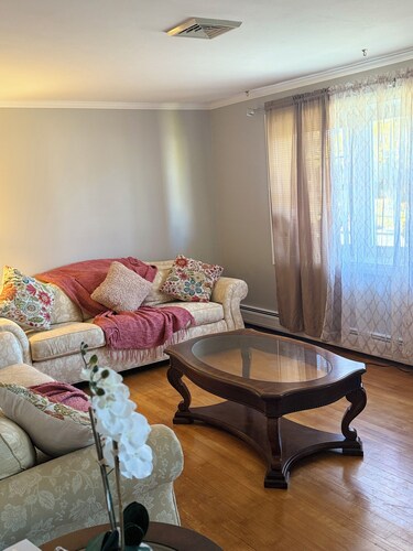 Beautiful 3-bedroom house in welcoming Stratford with AC