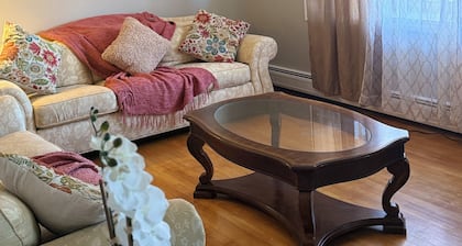 Beautiful 3-bedroom house in welcoming Stratford with AC