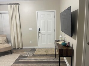 Interior - Cozy home in Opelika/Easy interstate access/Short drive to downtown and Auburn. (Opelika)