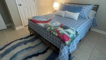 2 chambres, fer et planche à repasser, Wi-Fi, draps fournis