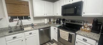 Cozy home in Opelika/Easy interstate access/Short drive to downtown and Auburn.