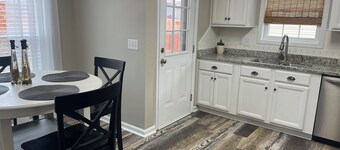 Cozy home in Opelika/Easy interstate access/Short drive to downtown and Auburn.