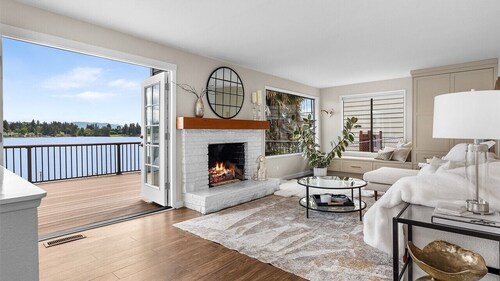 Amazing 2-BD waterfront in Kent/Seattle. Dock, BBQ, Paddle boards, Game room! 