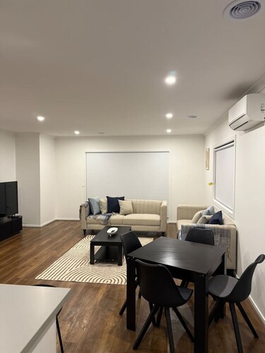 Premium 4BR Home Near Nature & Shops free parking
