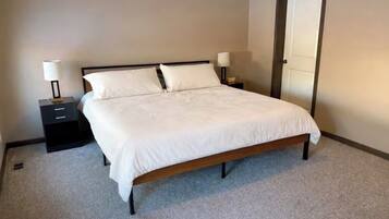 3 bedrooms, desk, free WiFi, bed sheets
