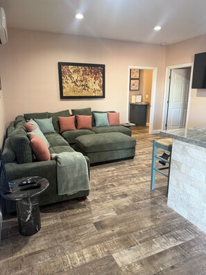 Living area - Stay on the Edge of Death Valley — Desert Magic Awaits (Amargosa Valley)