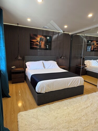 Private Guest House Suite located in a Cul-de-sac neighborhood of Agoura Hills